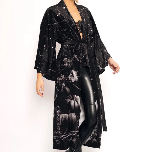 Blackmilk Skeleton Bat Cat Velvet Swan Kimono Size OSFA NWT Skeleton Wings - Picture 14 of 16